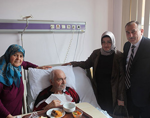 Başkan Yılmaz ev ev dolaşarak hastaları ziyaret etti