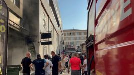 AVM’NİN OTOPARK GİRİŞİNDE KORKUTAN YANGIN