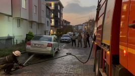 BOLU'DA PARK HALİNDEKİ OTOMOBİL ALEV ALEV YANDI...