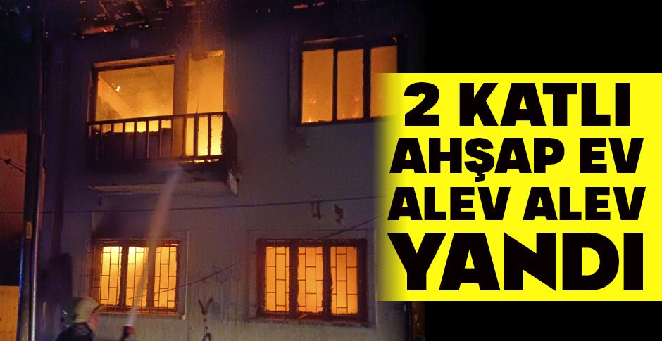 2 KATLI AHŞAP EV ALEV ALEV YANDI