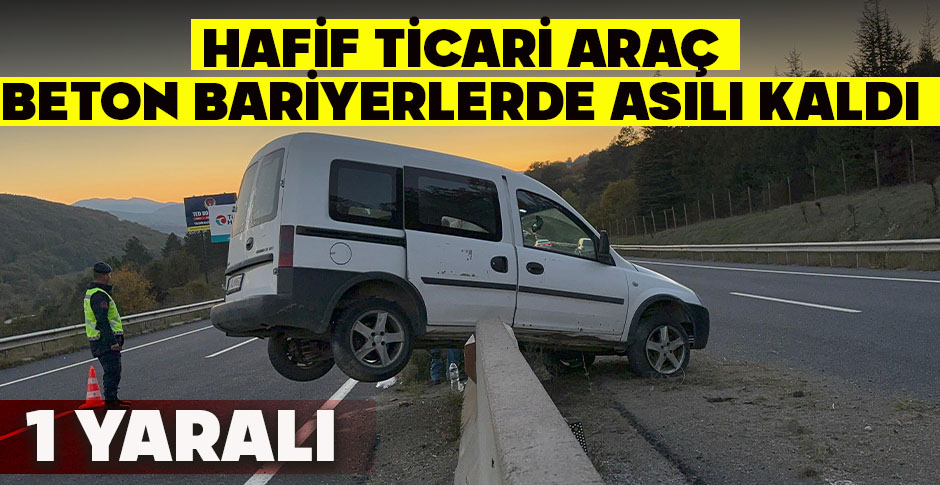 HAFİF TİCARİ ARAÇ BETON BARİYERLERDE ASILI KALDI: 1 YARALI