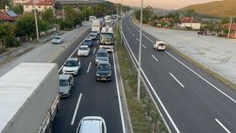 BOLU'DA İSTANBUL İSTİKAMETİNDE KİLOMETRELERCE ARAÇ KUYRUĞU OLUŞTU