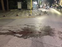KASKSIZ SÜRÜCÜ MOTOSİKLETTEN  DÜŞTÜ.... KAFASINI KALDIRIMA ÇARPTI
