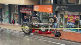 KENT MERKEZİNDE TRAKTÖR KAZASI: 1 ÖLÜ, 1 YARALI