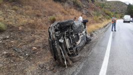 KONTROLDEN ÇIKAN  OTOMOBİL YAN YATTI: 1 YARALI