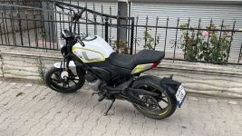 MOTOSİKLETLE BİSİKLET ÇARPIŞTI: 3 YARALI