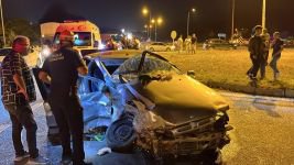 ÖLÜM KAVŞAĞINDA FECİ KAZA... 4 YARALI