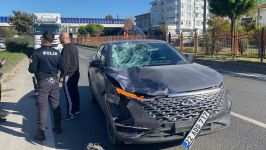 YOLA  ANİDEN ÇIKAN ÇOCUĞA OTOMOBİL ÇARPTI